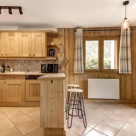 Mouilles - 113m2 Jardin Calme Garage Bar Centre